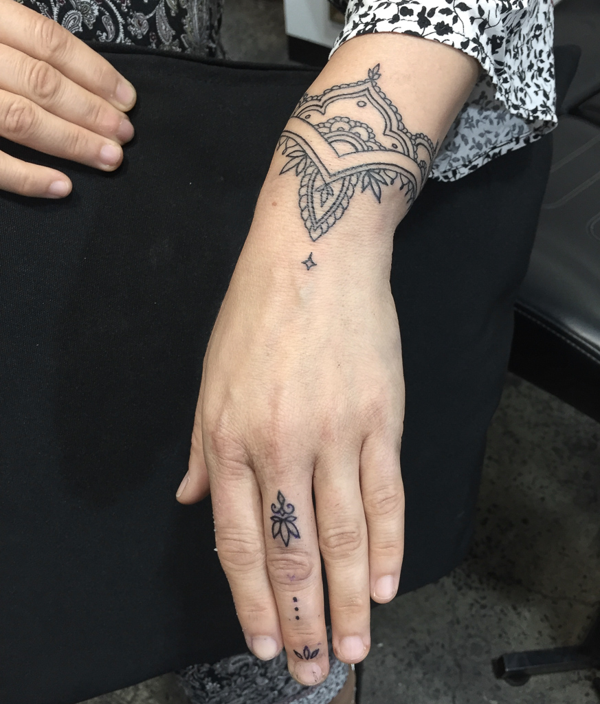 feminine henna style wrist and fingers tattoo